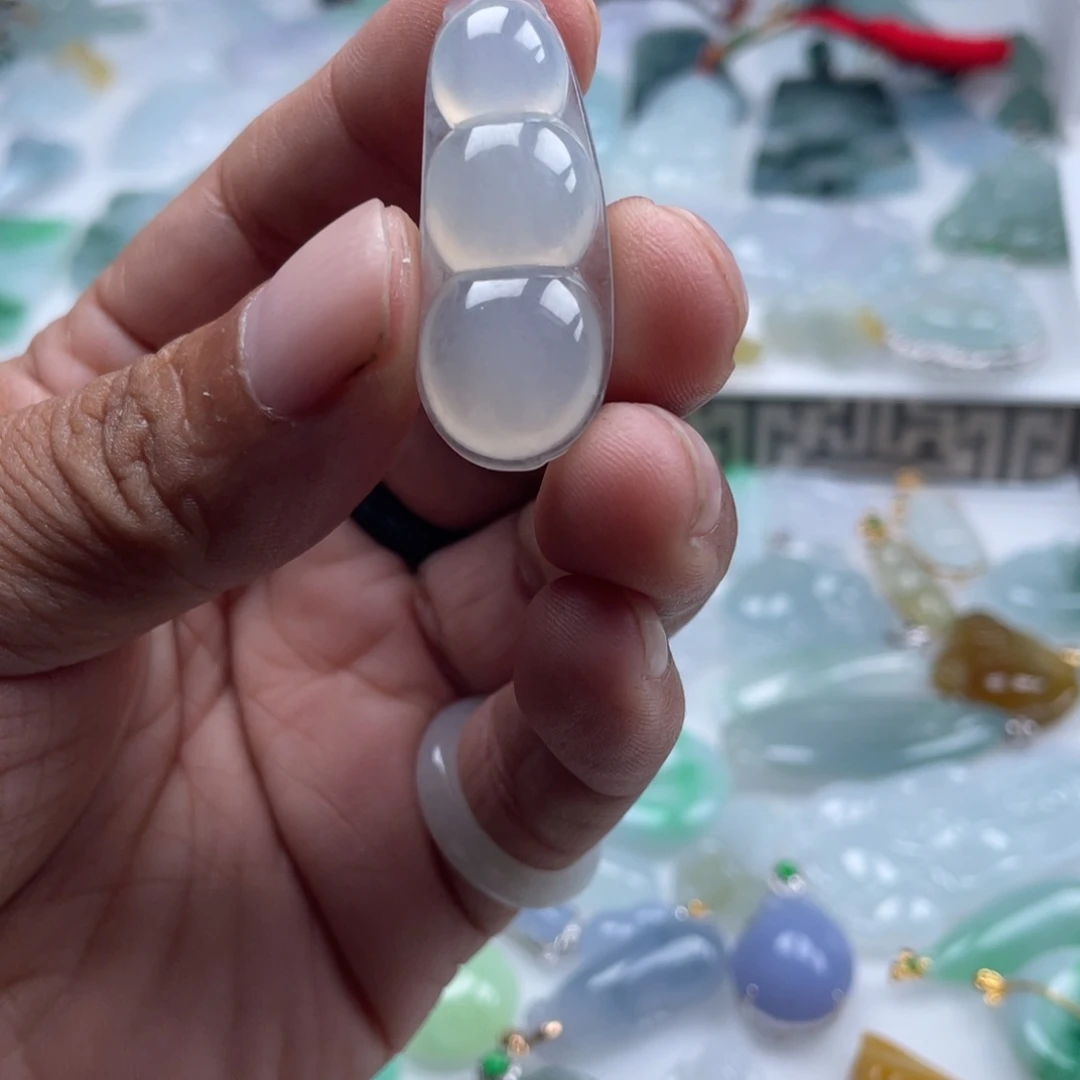 翡翠未镶嵌颈饰翡翠冰大豆子