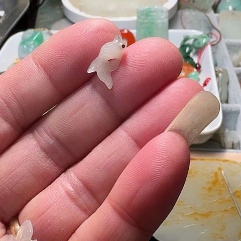 翡翠颈饰未镶嵌煦*丑