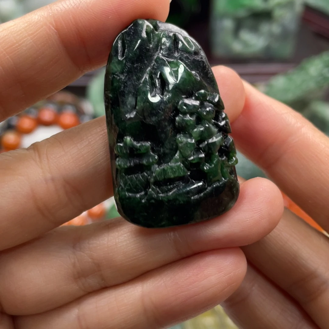 翡翠未镶嵌颈饰牌子