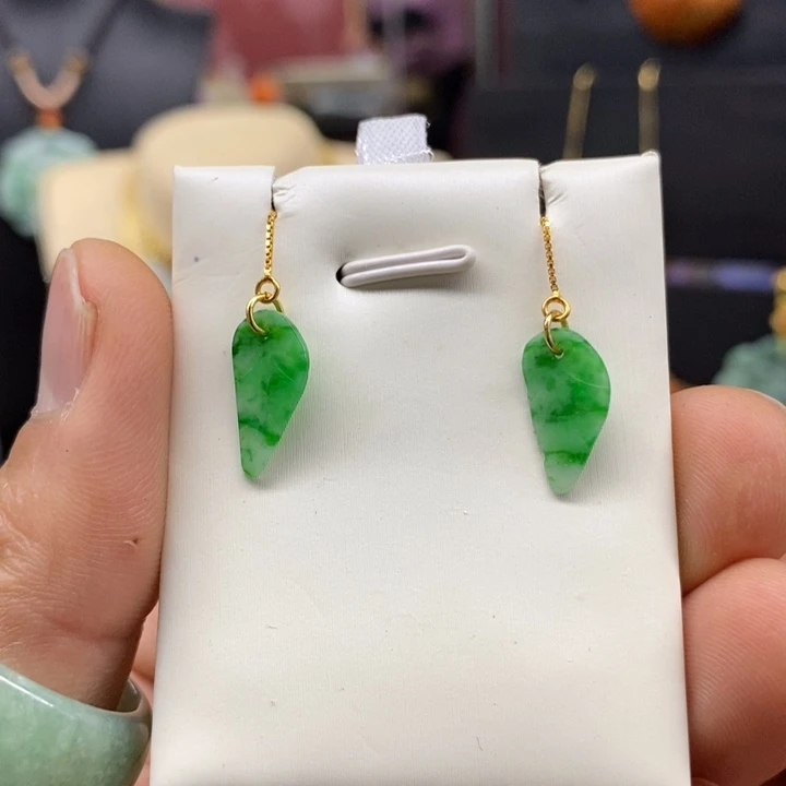 翡翠颈饰未镶嵌耳饰