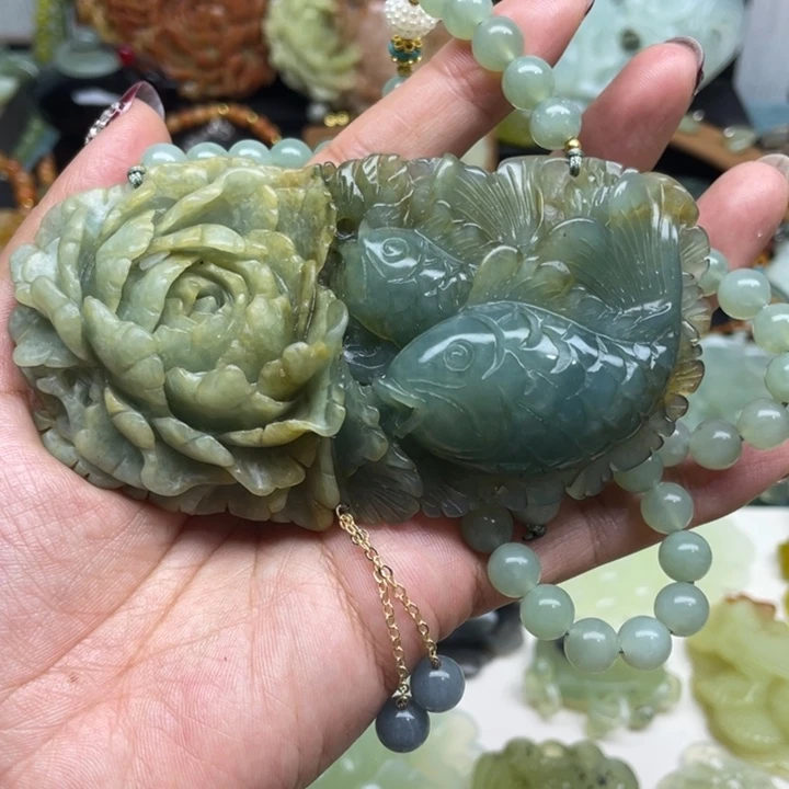 蛇纹石玉未镶嵌颈饰