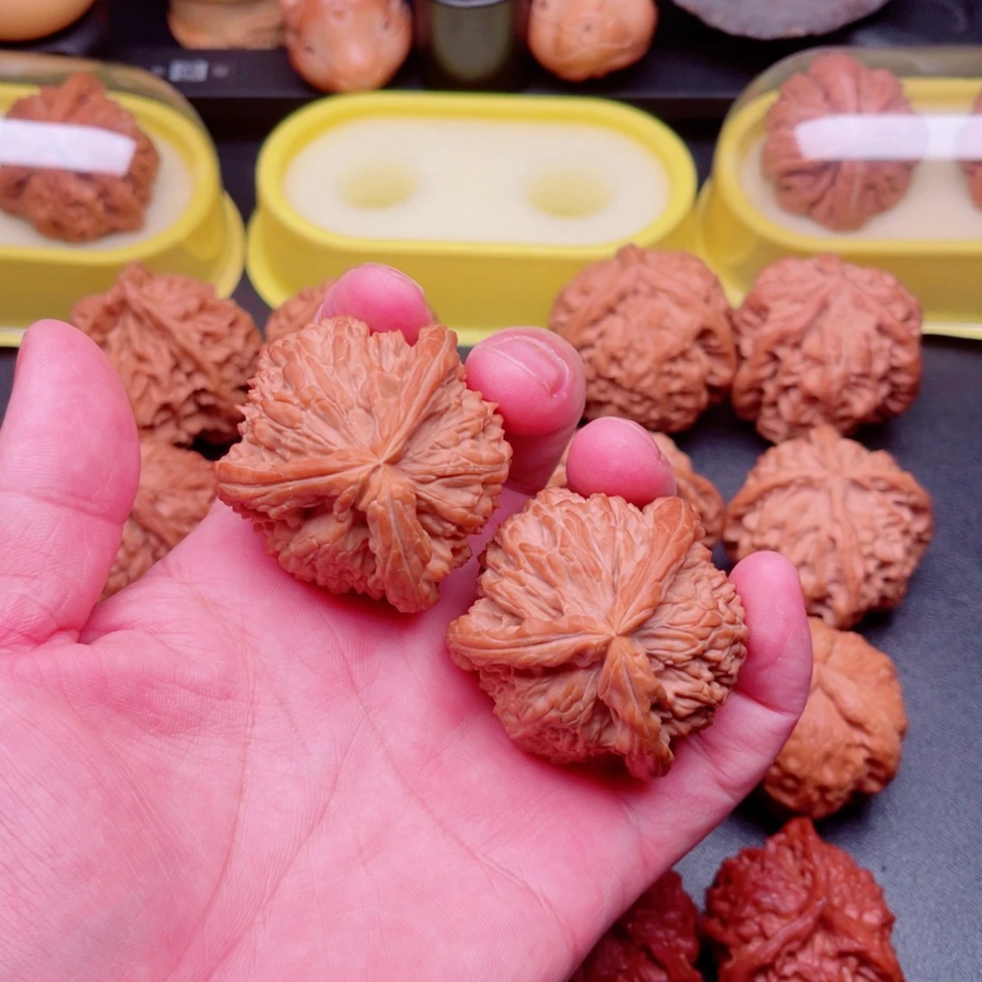 把件文玩核桃白狮子三棱44×43×42.5