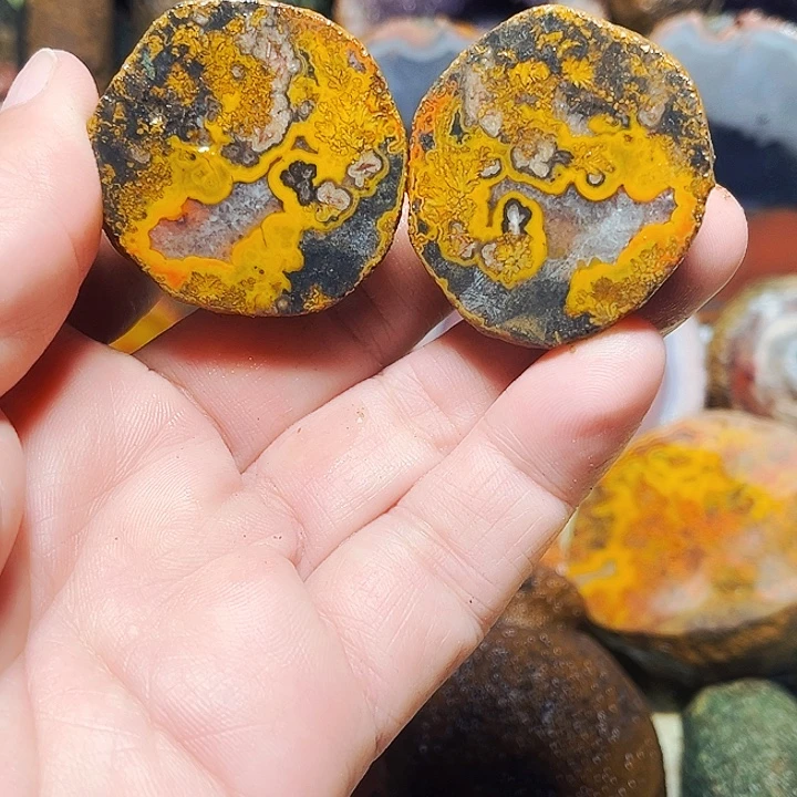 秀***驹玛瑙/玉髓未镶嵌珠宝奇石