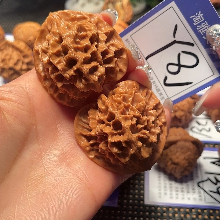 文玩核桃把件8号4.6帝王，52.4克