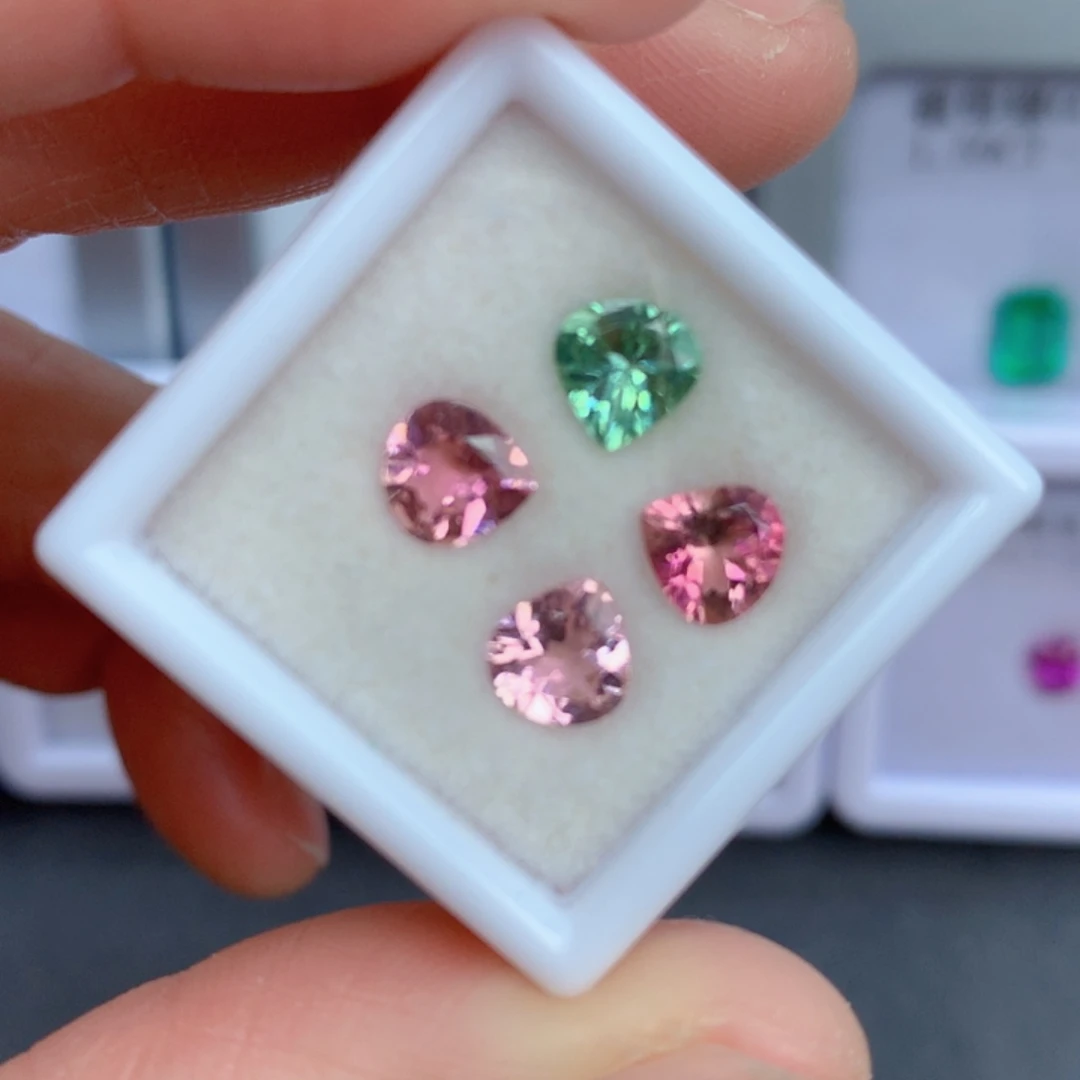 未镶嵌2.6克拉裸石碧玺