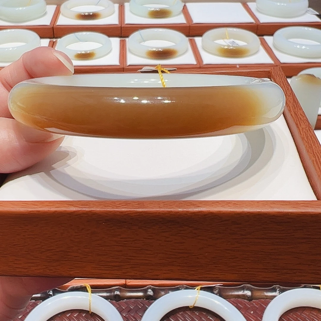 和田玉未镶嵌手镯