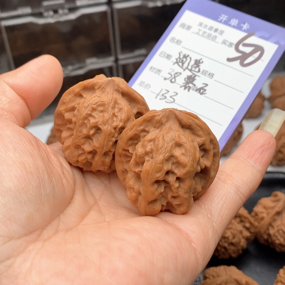 逍***：把件文玩核桃磐石