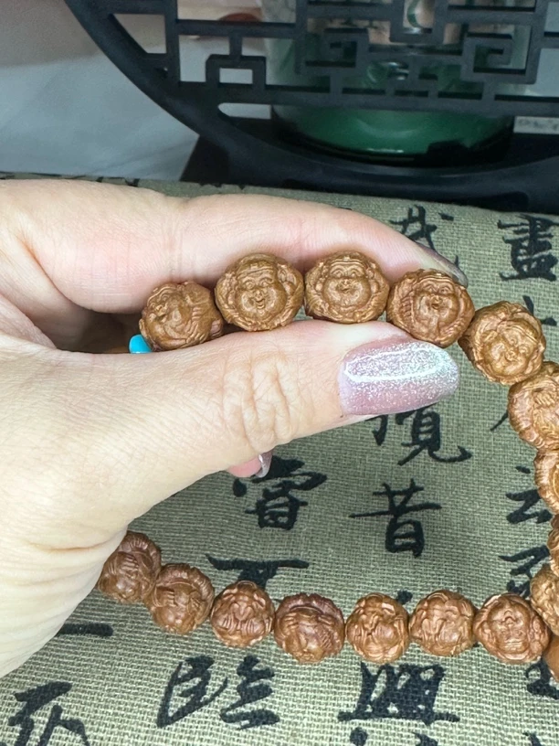 龙纹横财神核雕手串