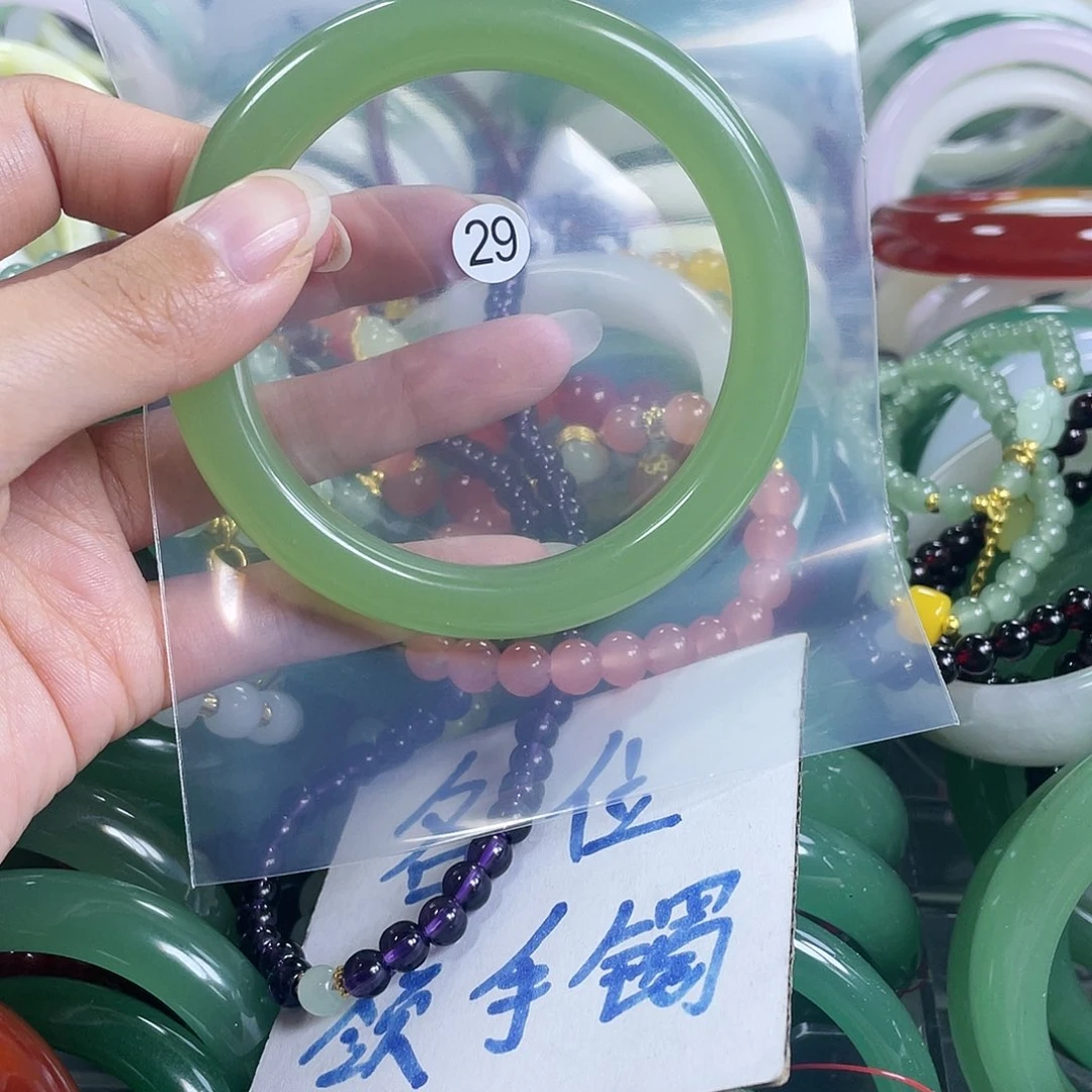 【闪购商品】石英质玉手镯未镶嵌63