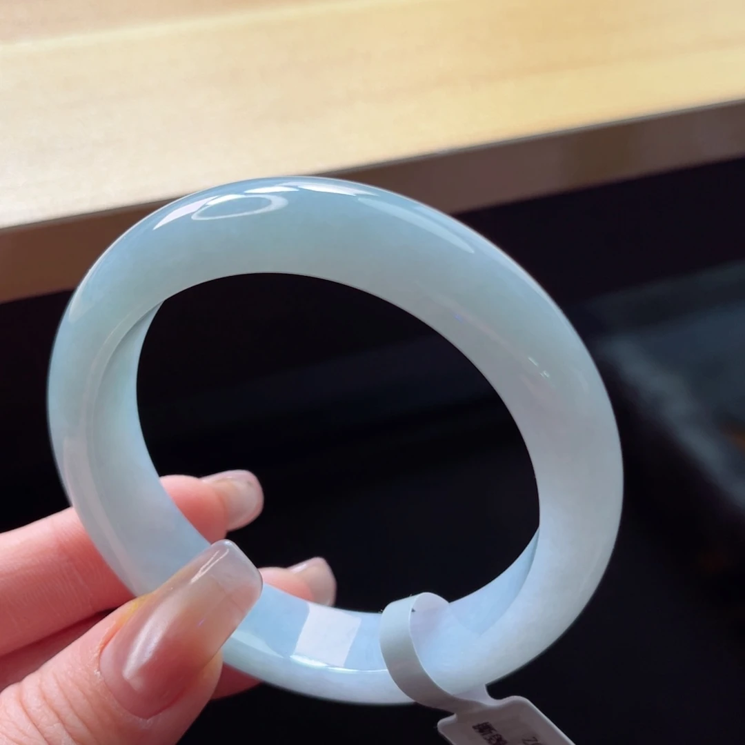 翡翠手镯未镶嵌手镯