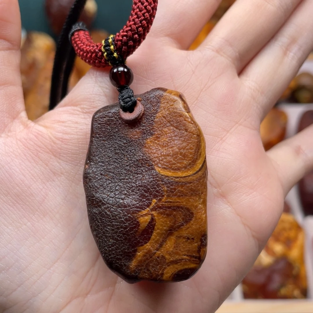 未镶嵌琥珀珠宝奇石