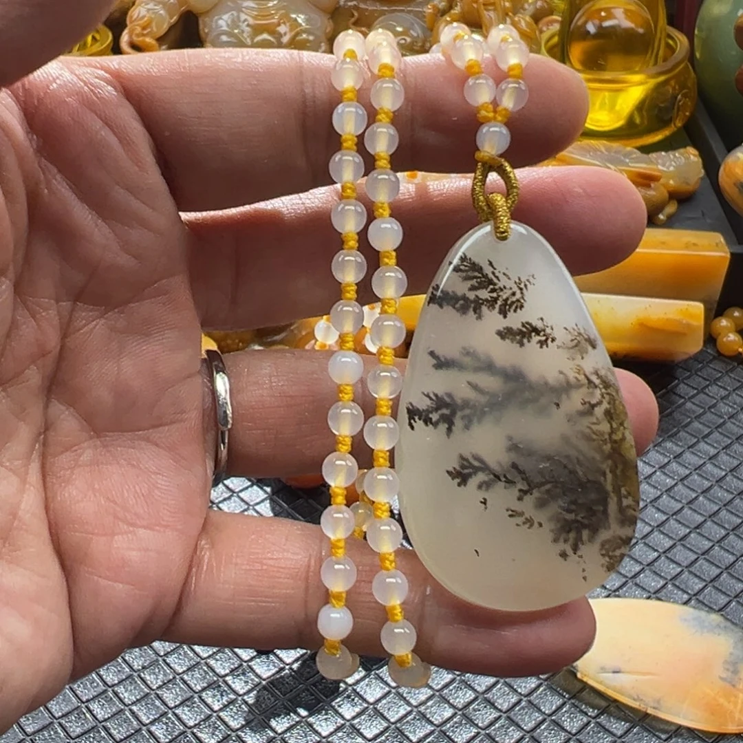 石英质玉未镶嵌颈饰