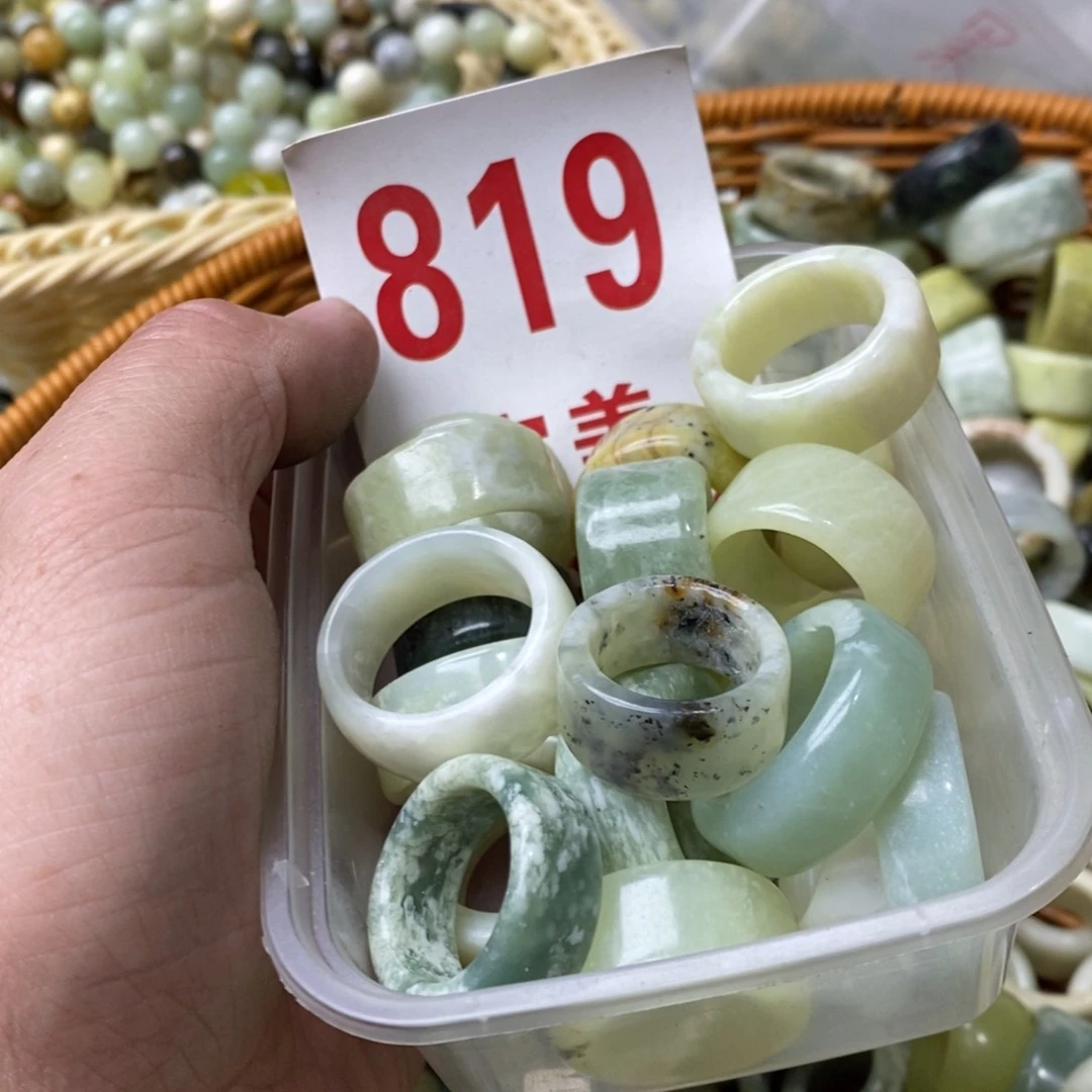 蛇纹石玉挂坠未镶嵌