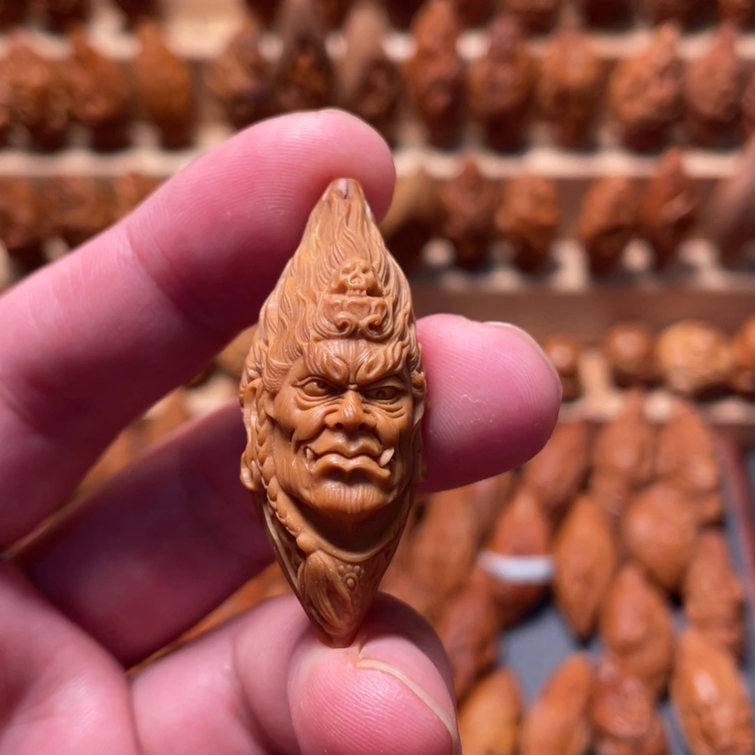 橄榄核吊坠不动明王