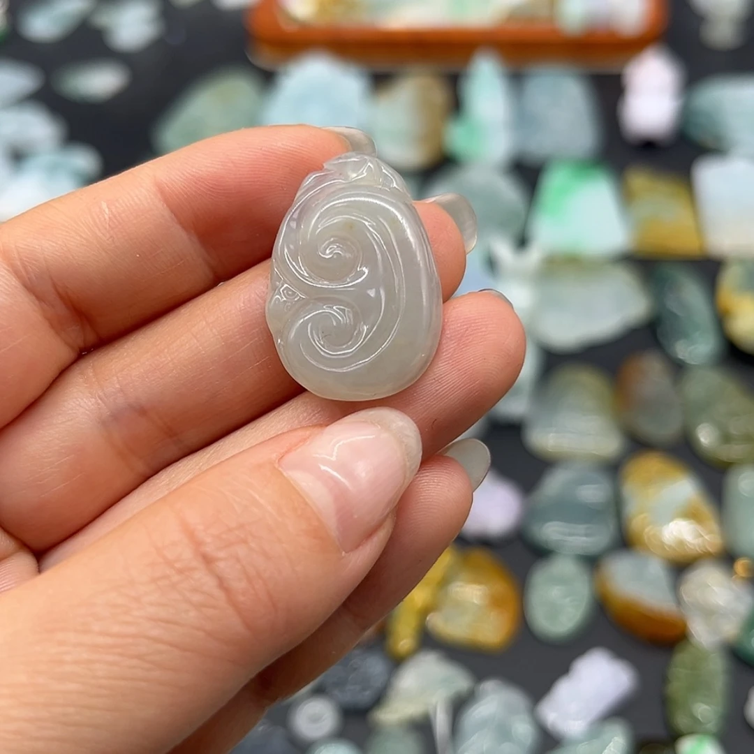 【闪购商品】翡翠颈饰未镶嵌如意