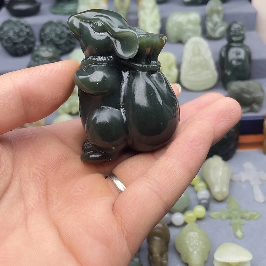 和田玉未镶嵌把件