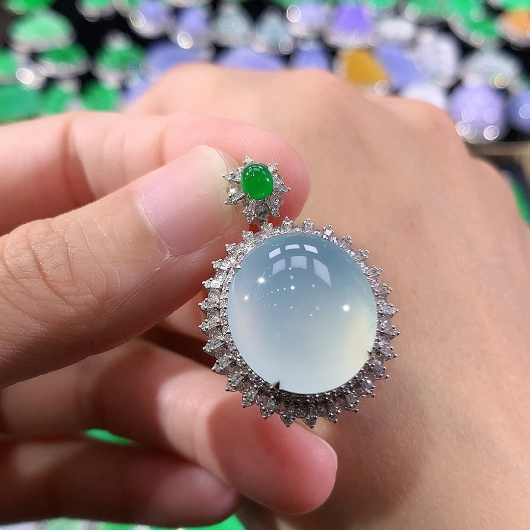 翡翠18K金镶嵌颈饰