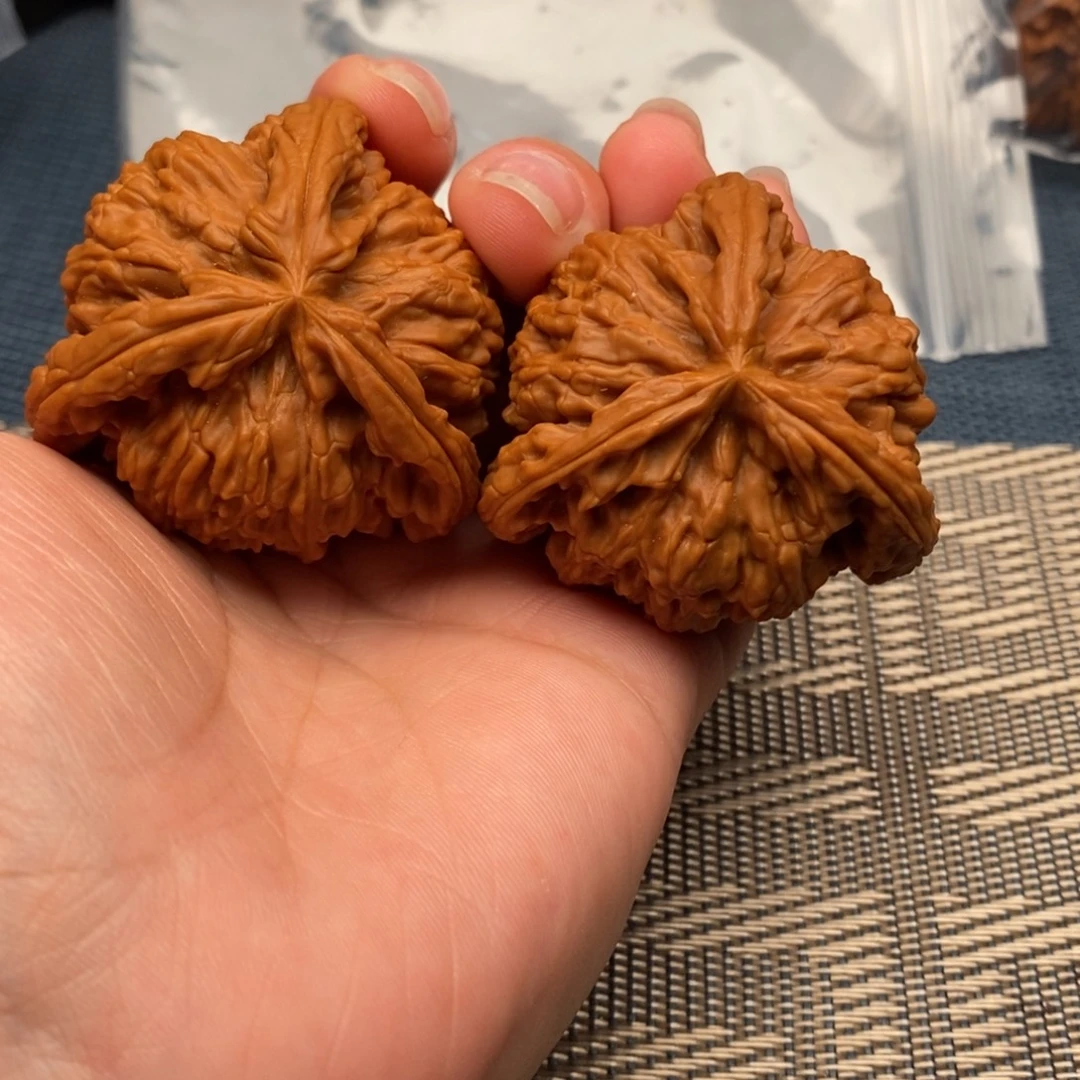 天***制文玩核桃吊坠三棱