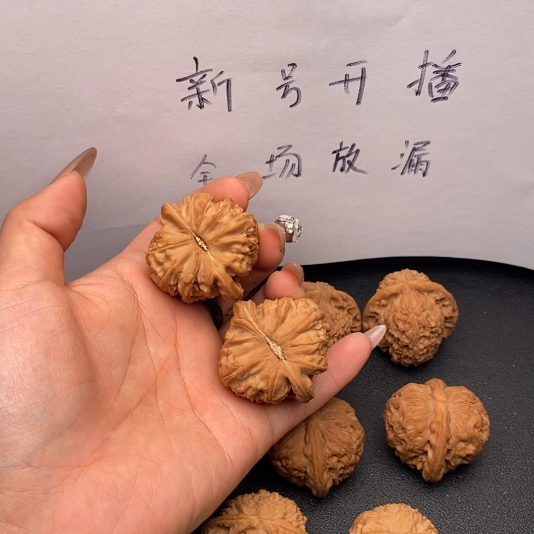 来***鹤文玩核桃把件40白狮子