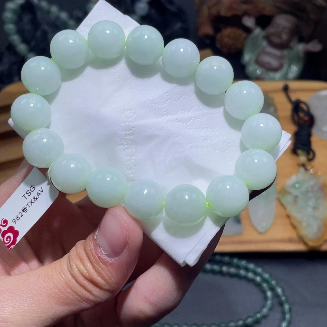 定制翡翠未镶嵌手串