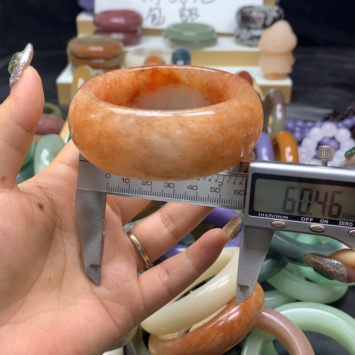 未镶嵌手镯石英质玉