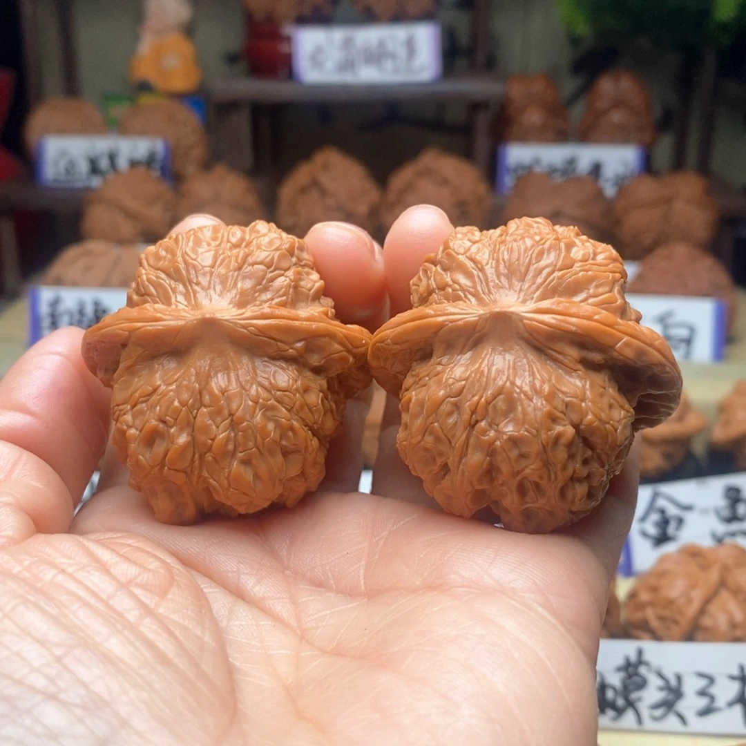 文玩核桃把件不*鱼血麒麟