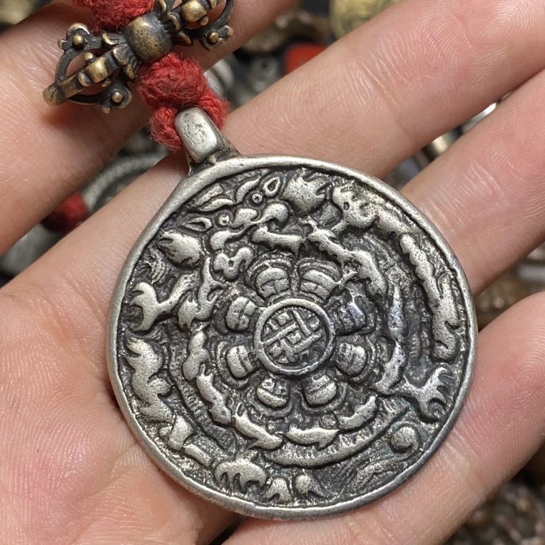 鳞甲雄九宫精美牌子吊坠