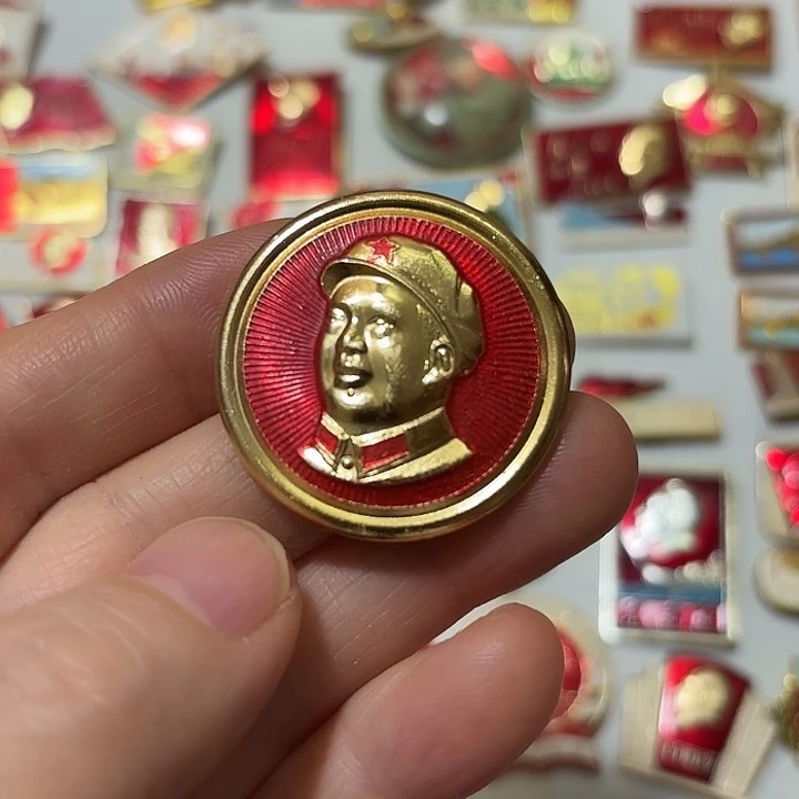 红***传其他普通金属纪念章