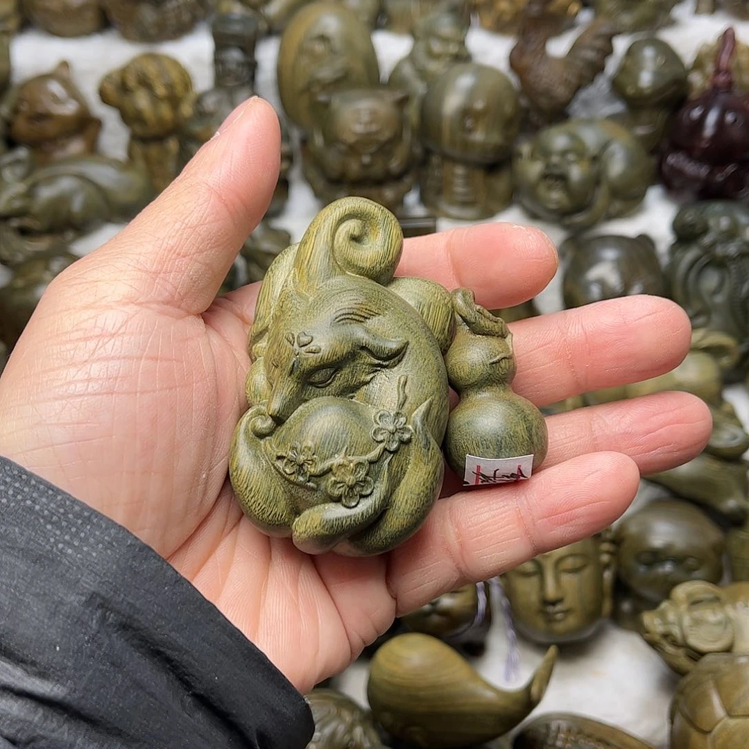 维腊木（绿檀）玉**?九尾狐和小葫芦