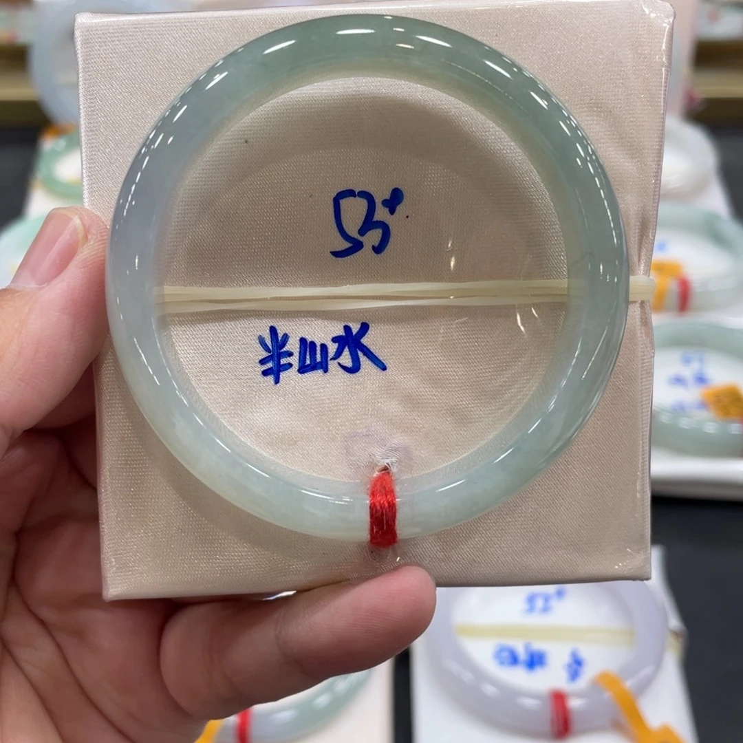 翡翠手镯未镶嵌翡翠手镯