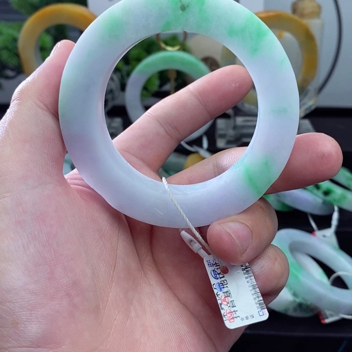 未镶嵌天然翡翠手镯定制翡翠