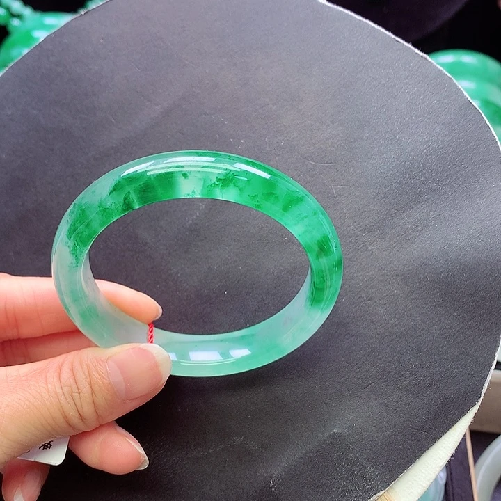 未镶嵌手镯石英质玉