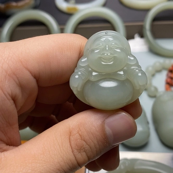 和田玉（糖玉）未镶嵌吊坠(不含链)且末冰底高青白佛公