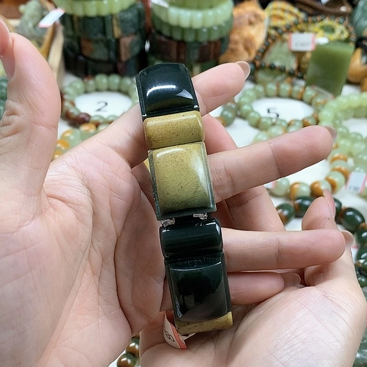 未镶嵌手链透闪石质玉翀**俐