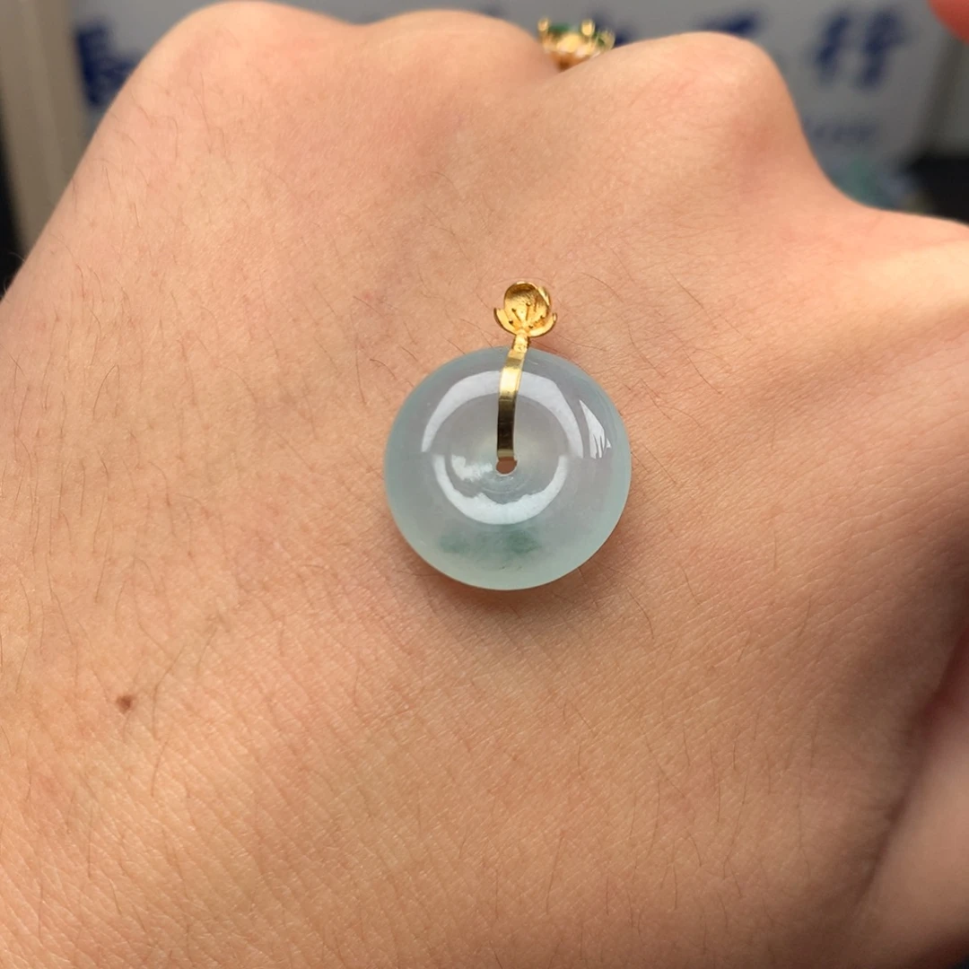 翡翠未镶嵌颈饰你是