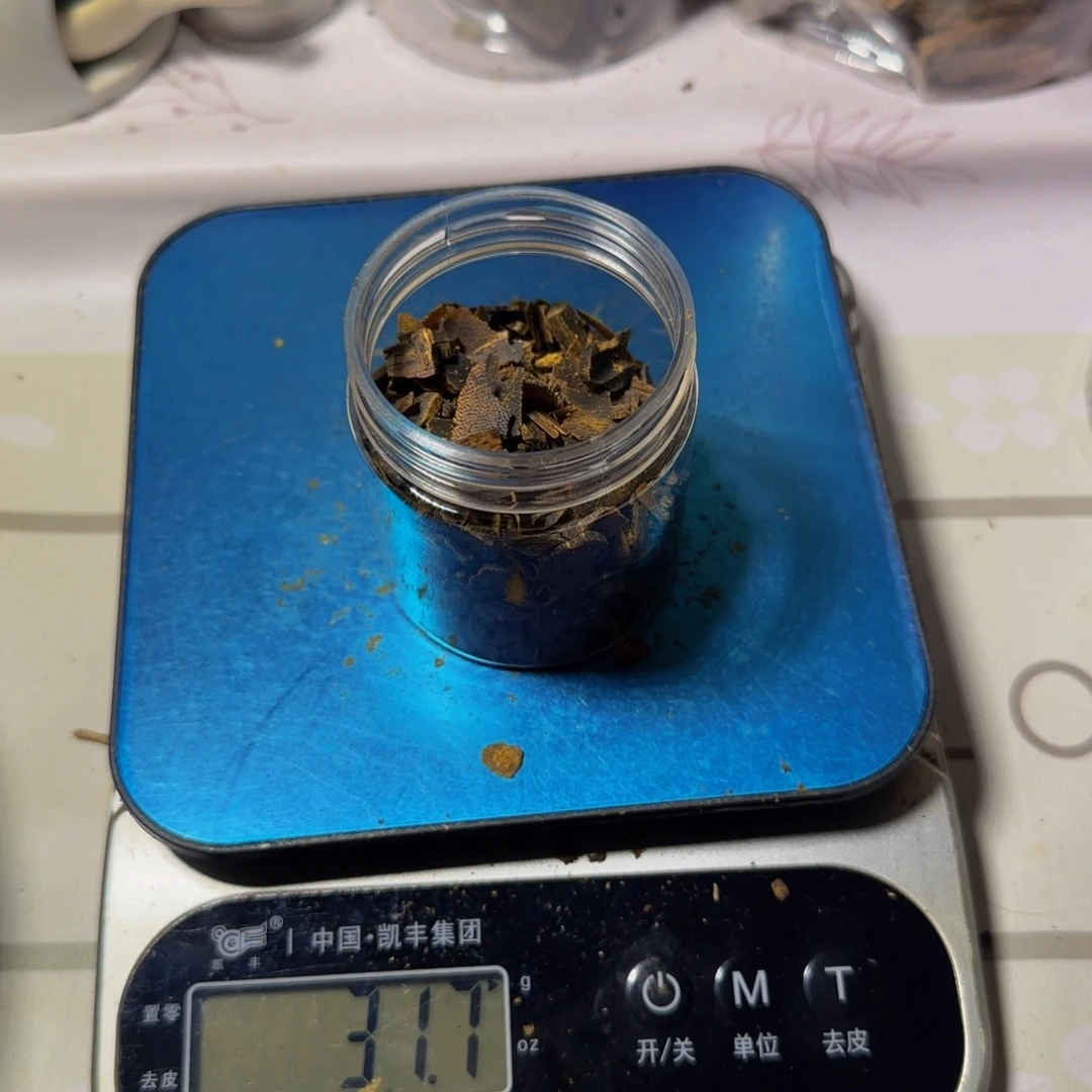 一***。沉香沉香碎屑乌身沉水料31克