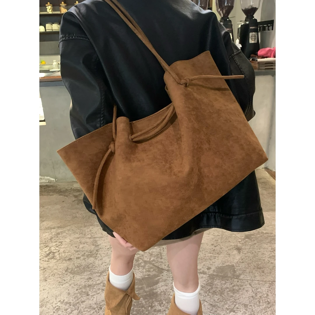 休闲大容量包包2026新款复古麂皮绒女士单肩包通勤外出上班托特包