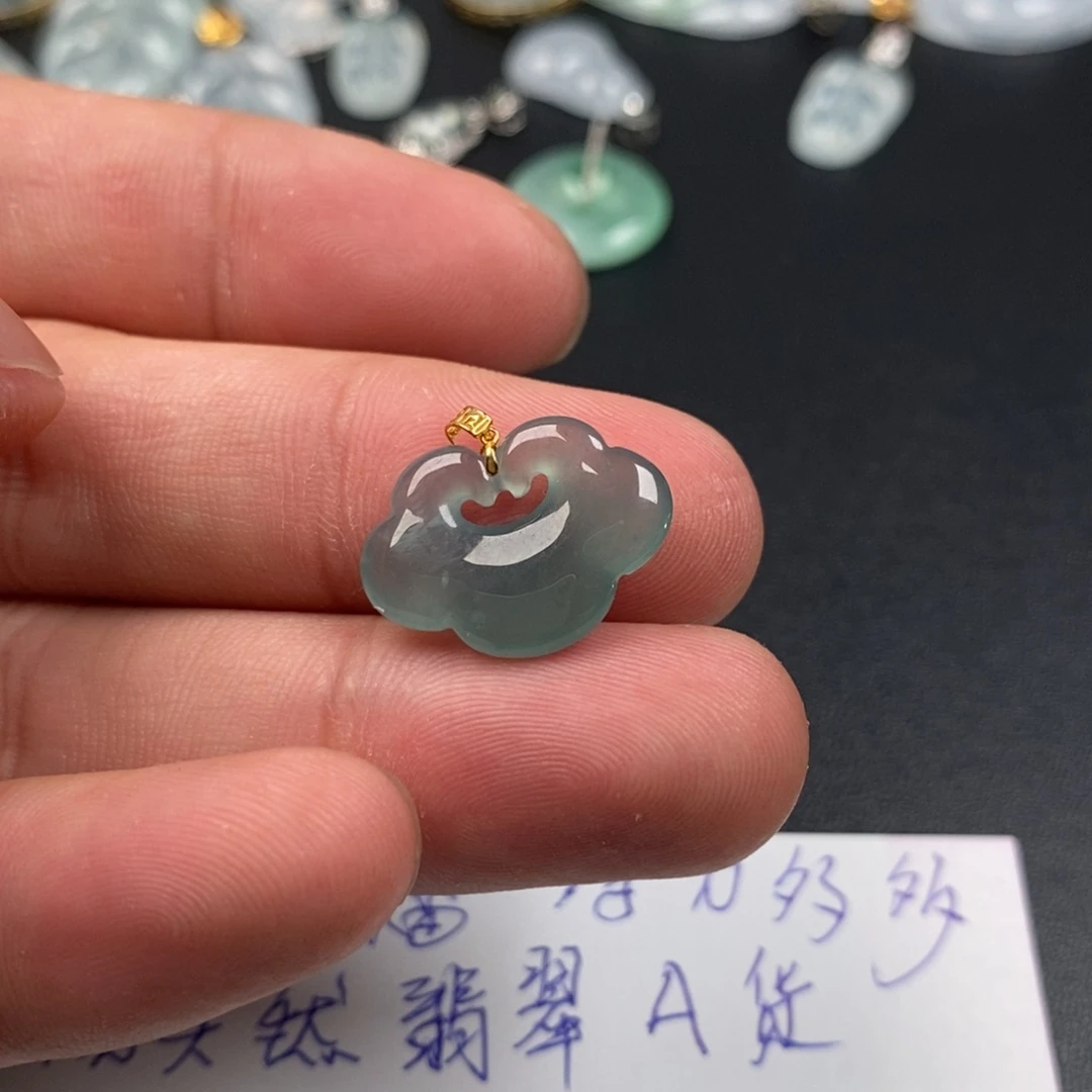 颈饰18K金镶嵌翡翠