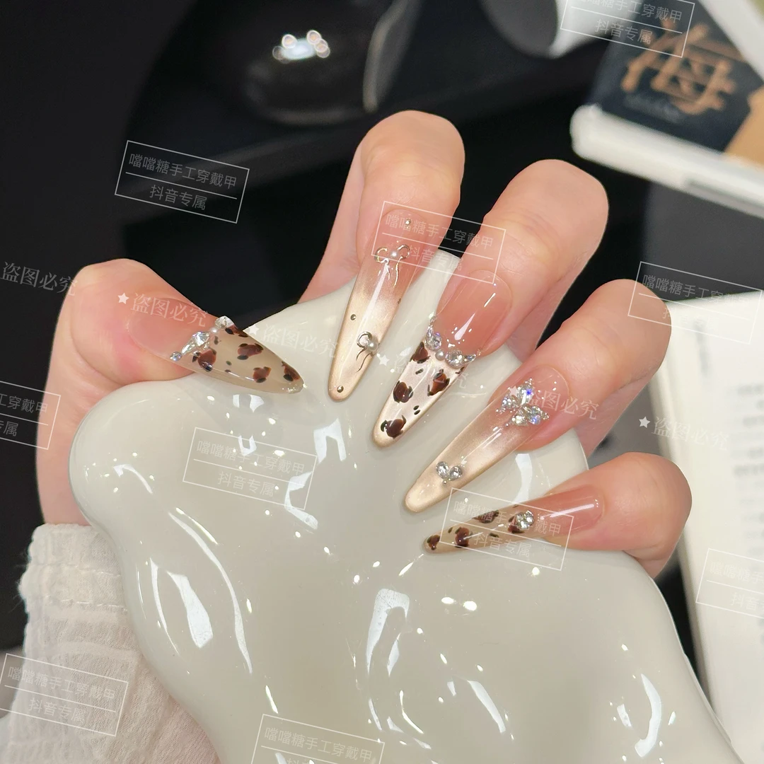 美人豹 手工穿戴甲秋冬腮红豹纹轻奢百搭光疗美甲可拆卸穿戴甲