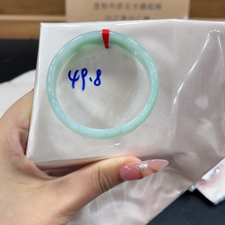 翡翠手镯未镶嵌翡翠