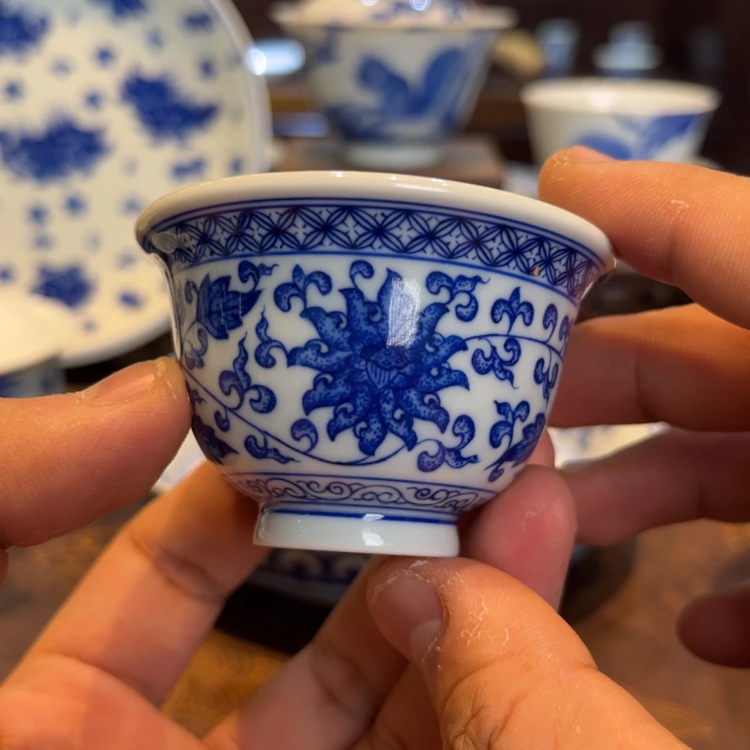 S***青花缠枝莲迷你压手