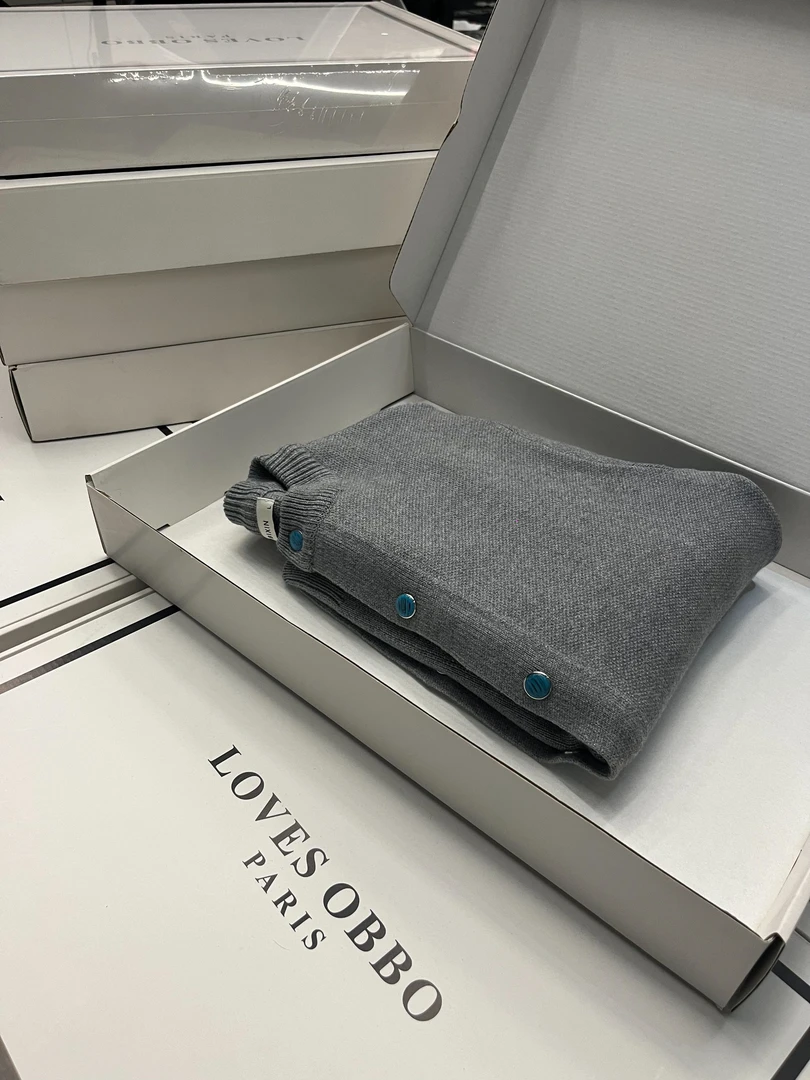 2025秋冬系列百搭轻奢潮流圆领外套（君君）