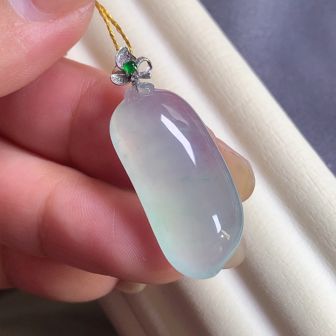 翡翠18K金镶嵌颈饰福瓜