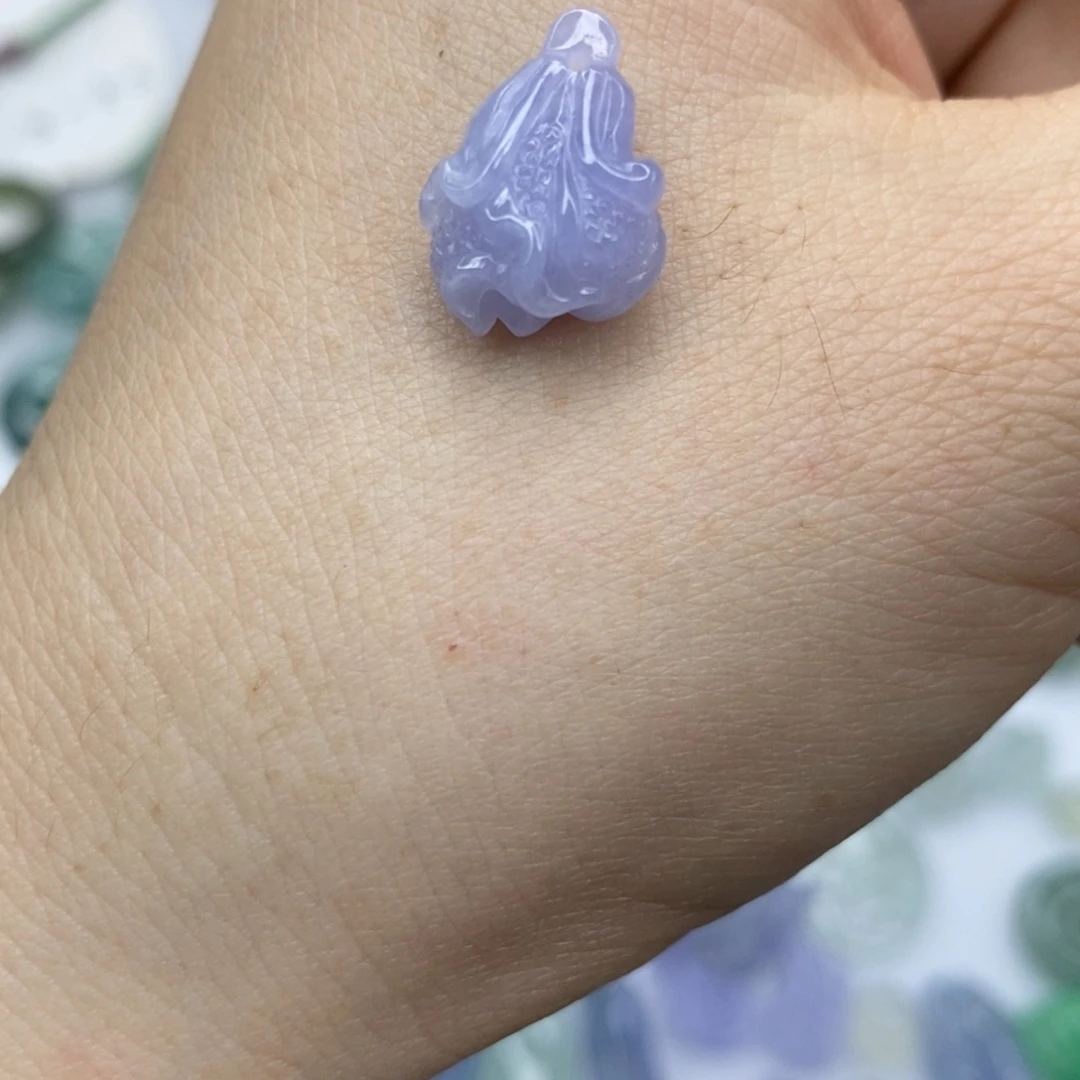 翡翠未镶嵌颈饰紫白菜
