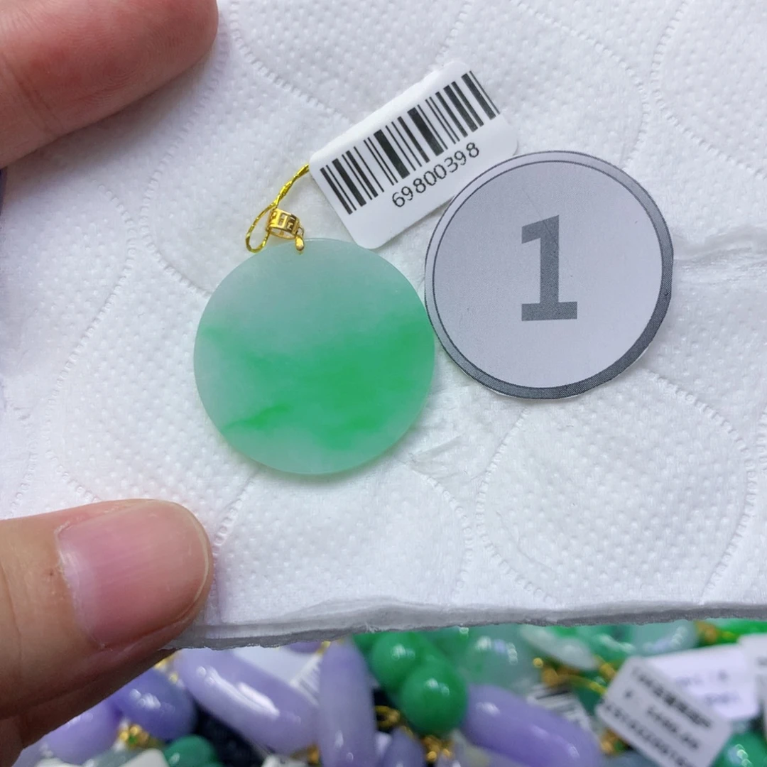 翡翠18K金镶嵌颈饰翡翠