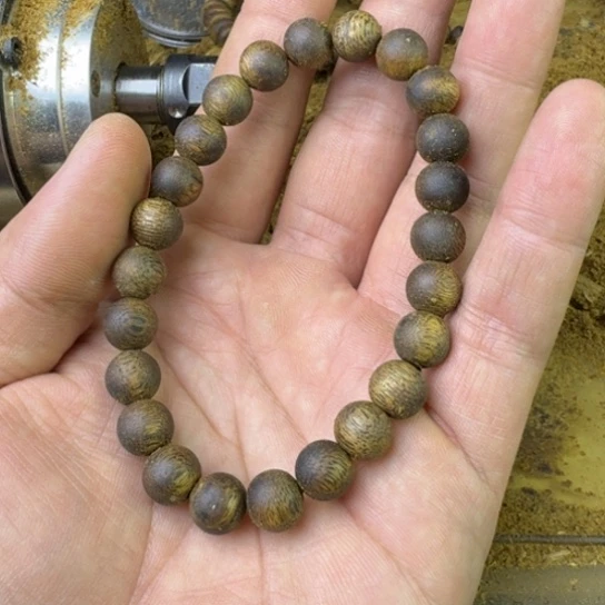 拿***️沉香碎屑沉香金沙叶9mm克重8+