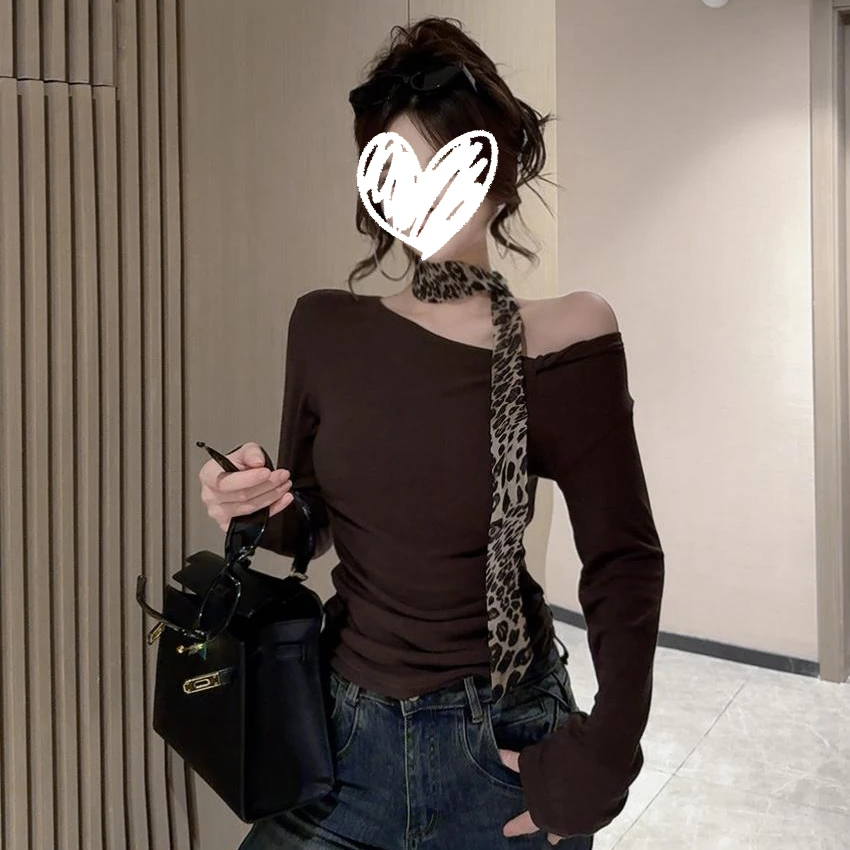 纯欲复古气质豹纹丝巾长袖T恤女秋季新款斜肩设计感修身显瘦上衣