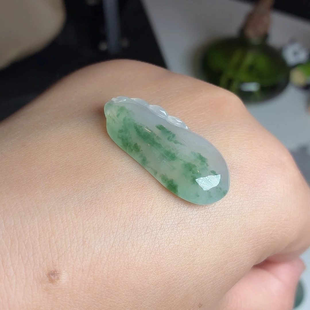 颈饰未镶嵌翡翠冰绿花福瓜
