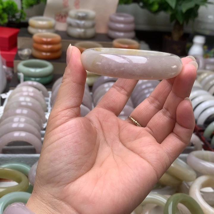 石英质玉未镶嵌手镯