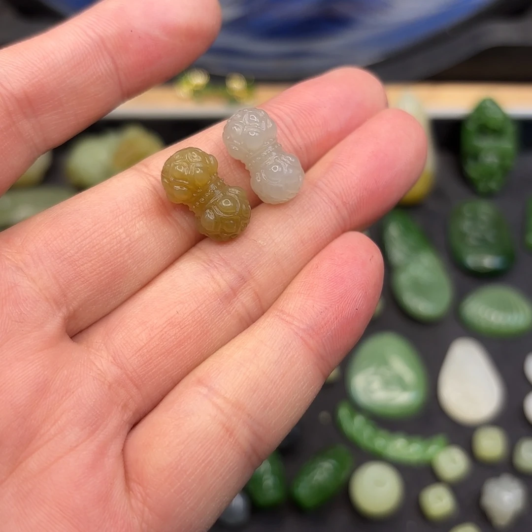 K***T和田玉未镶嵌颈饰